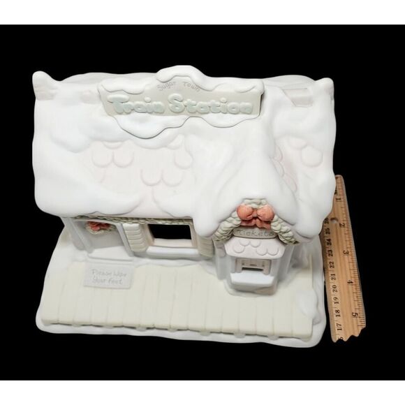 Enesco Precious Moments Sugar Town Lighted Village Train Station Depot Retired - Picture 7 of 10